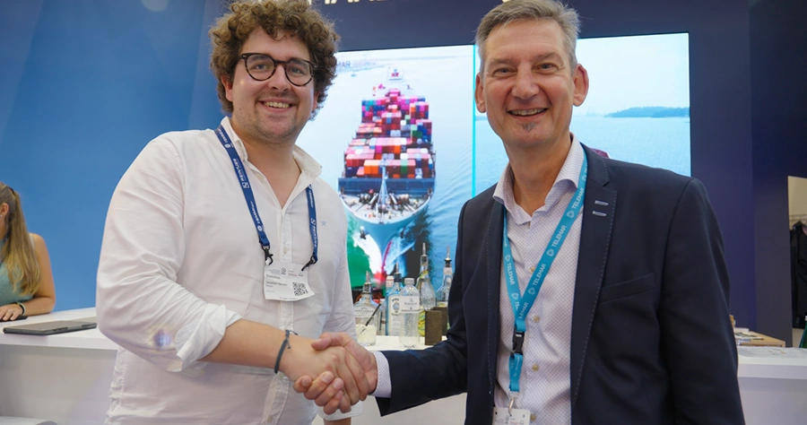 Sebastian Hamers, CEO & Co-Founder of Sealution and Mike Bauwens, CEO, Telemar shaking hands